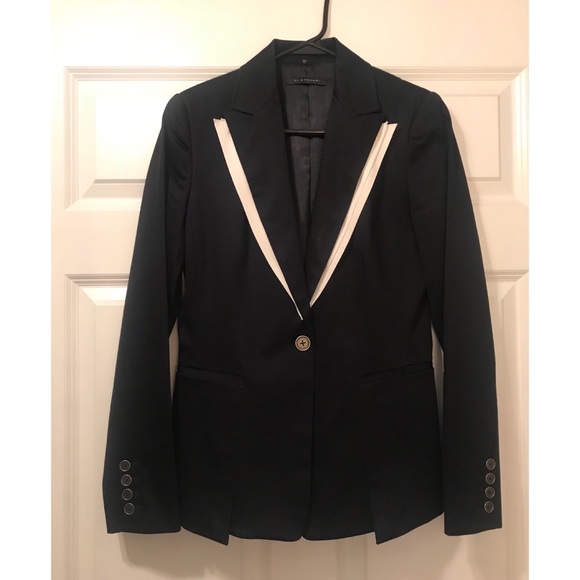 Elie Tahari Jackets & Blazers - Elie Tahari • Navy Blazer with removable trim